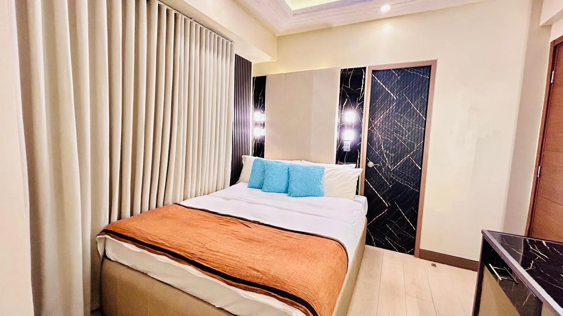 Palmeras Condotel Manila Hotel